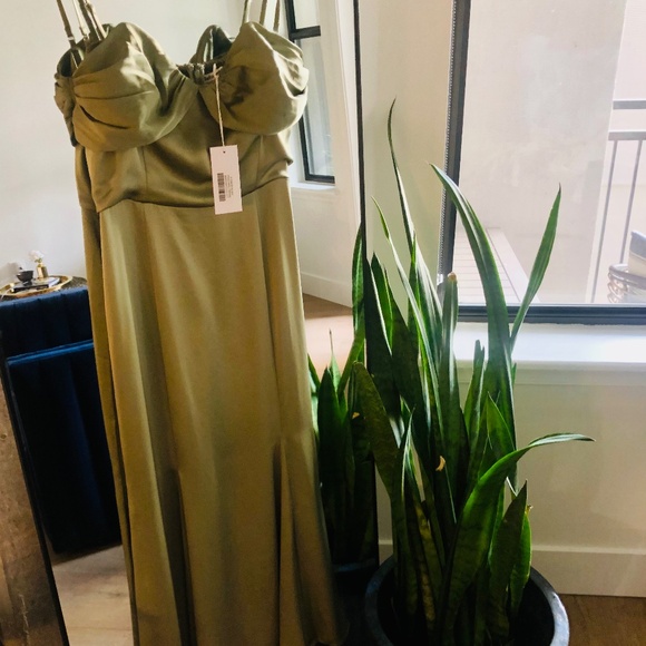 ✨ NWT Reformation Hensley Satin Dress – Artichoke Green, Size 8 - Picture 4 of 9